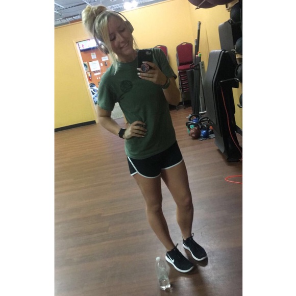 Meet your Posher, Sierra - Picture 3 of 11